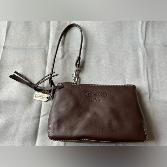 Coach Wristlet brown with tags - Picture 1 of 5